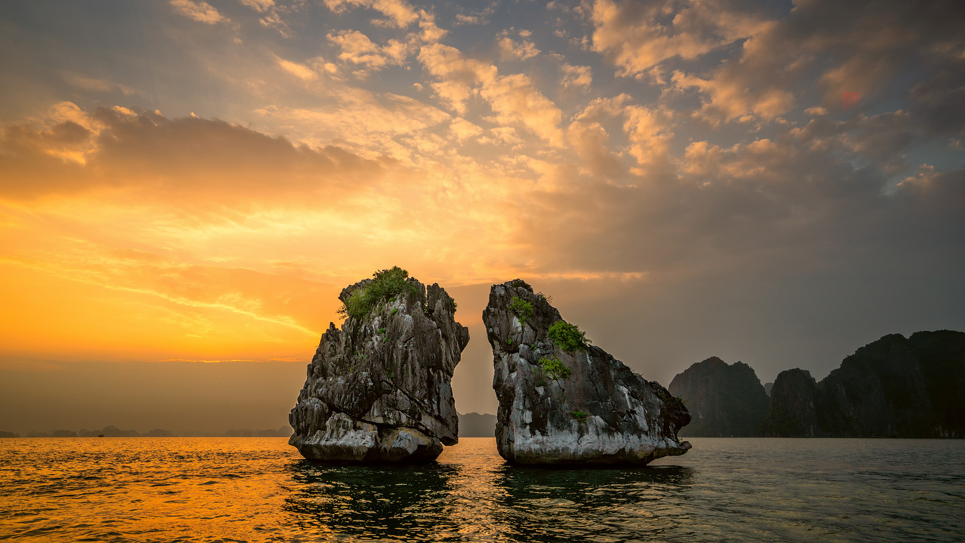 Ha Long Bay thumbnail